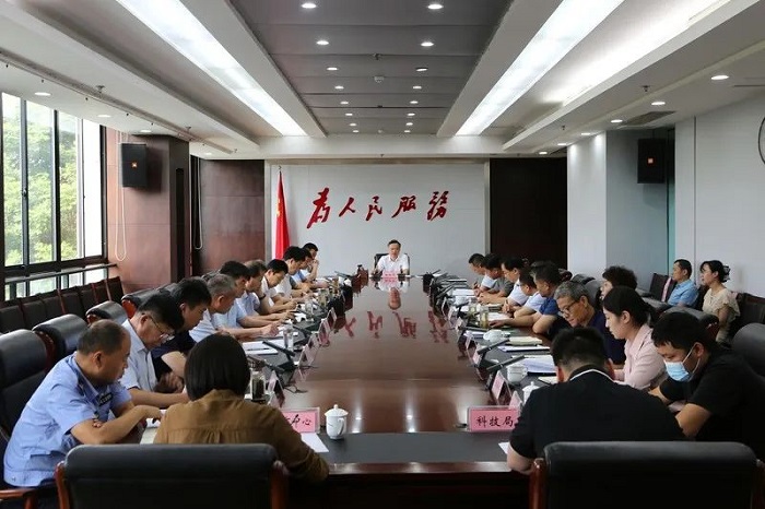 张银军主持召开县委人才工作领导小组会议